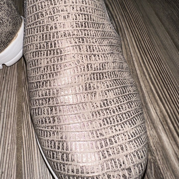 Eurosoft by Söfft Metallic Silver Gray Slip-On Shoes
Comfortable Fall size 6 - Picture 5 of 10